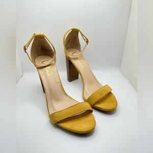 NEW Lulu’s Taylor Yellow Suede Ankle Strap Heels Women’s Sz 8.5